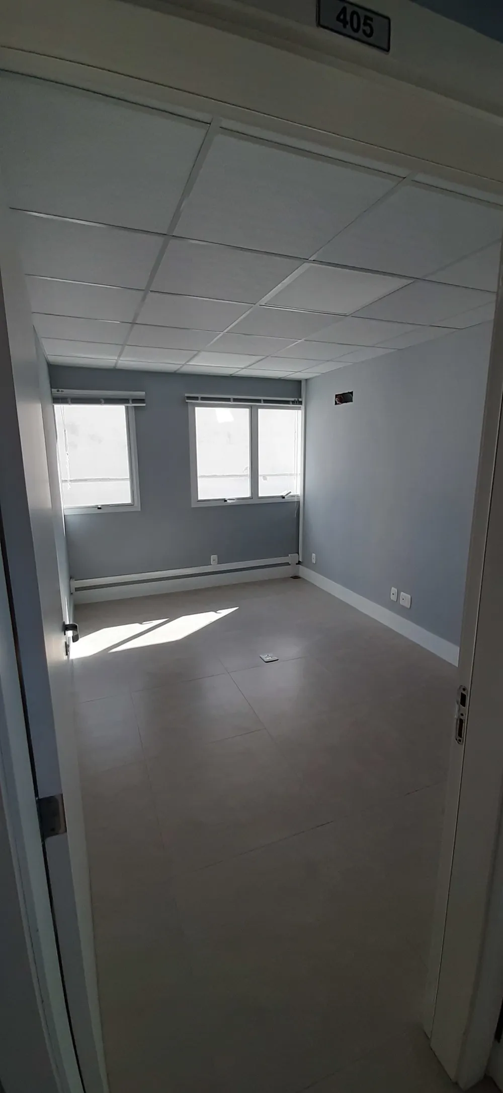 Sala para venda no bairro Menino Deus em Porto Alegre