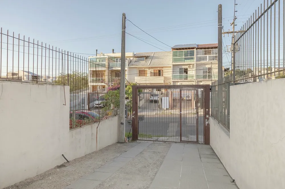 Casa para venda no bairro Guarujá em Porto Alegre