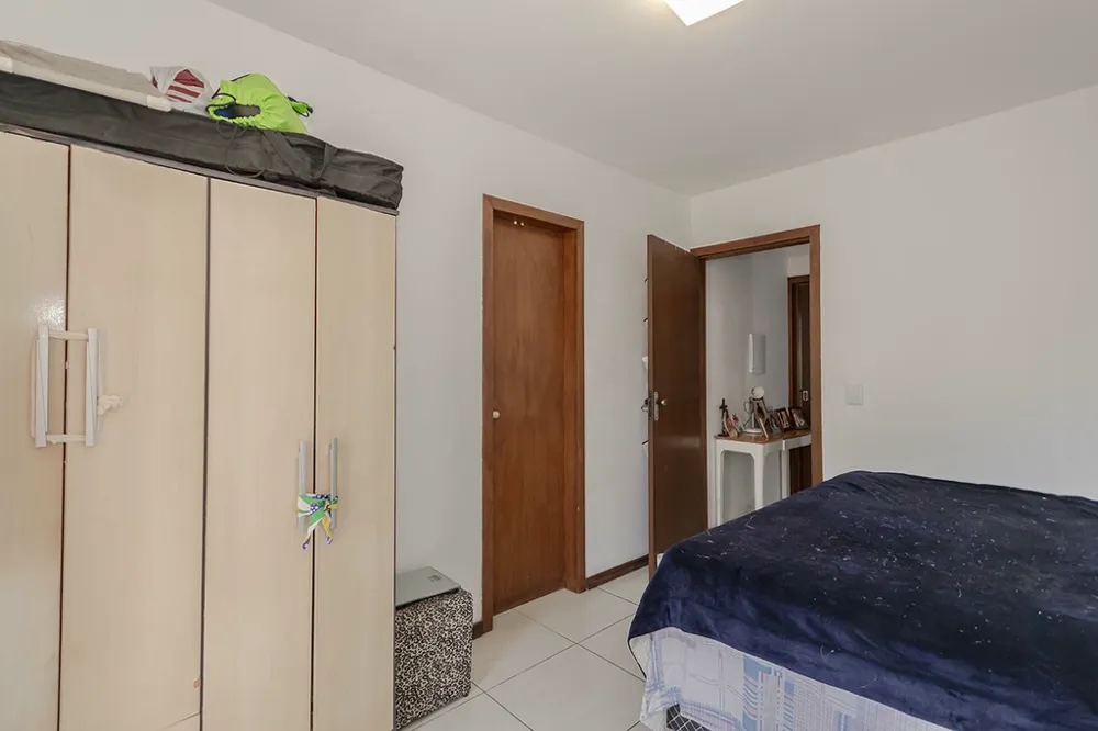 Casa para venda no bairro Guarujá em Porto Alegre