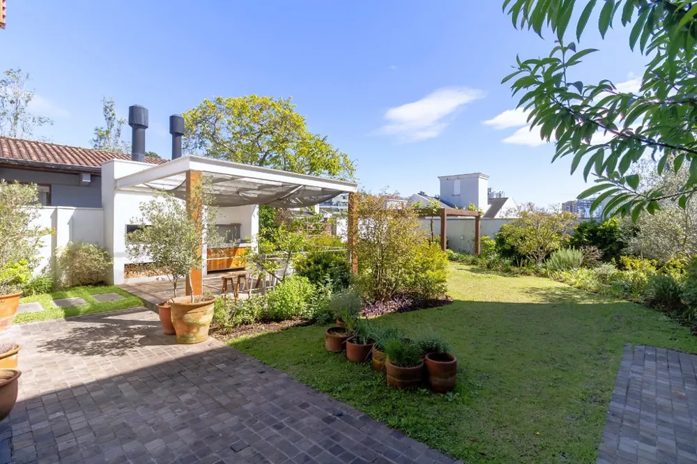 Casa para venda no bairro Três Figueiras em Porto Alegre