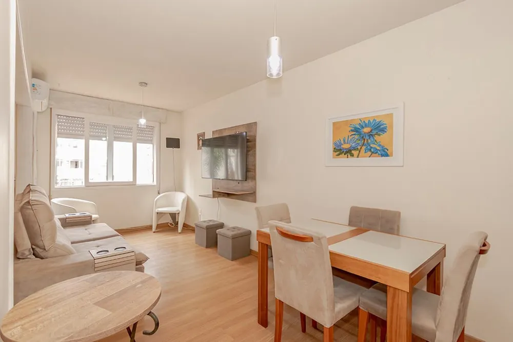 Apartamento para venda no bairro Vila Ipiranga em Porto Alegre