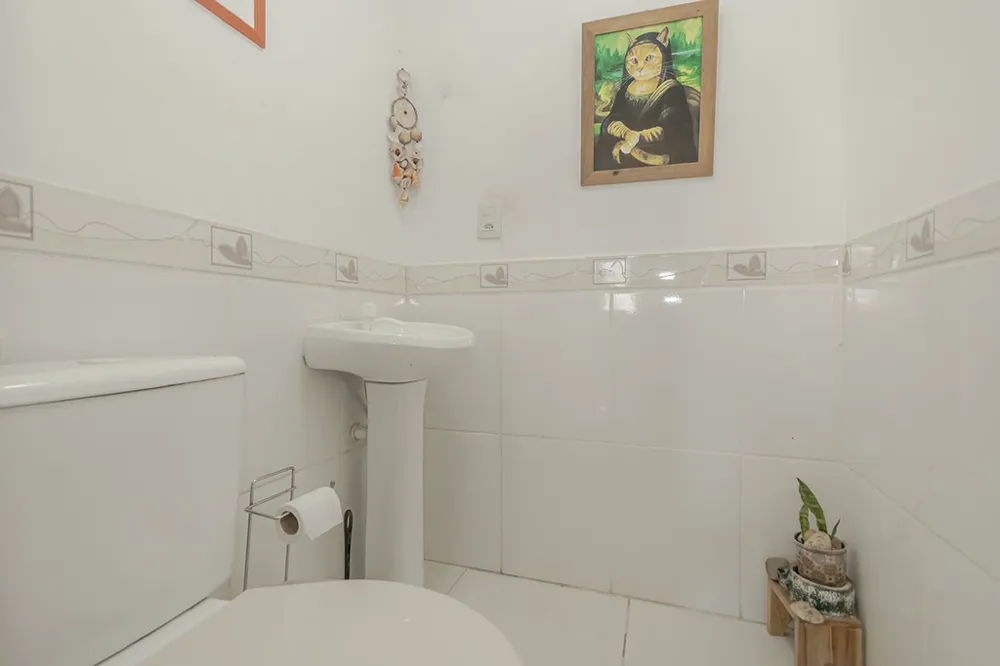 Casa para venda no bairro Guarujá em Porto Alegre
