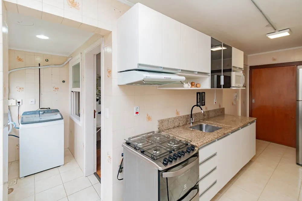 Apartamento para venda no bairro Vila Ipiranga em Porto Alegre