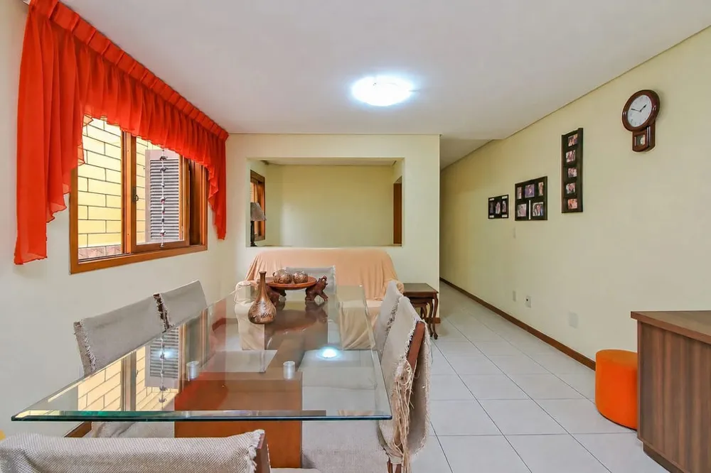 Casa para venda no bairro Santa Cecília em Porto Alegre