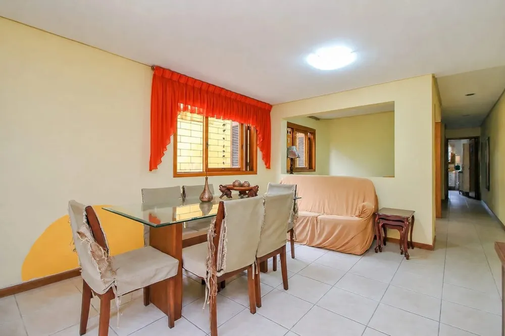 Casa para venda no bairro Santa Cecília em Porto Alegre