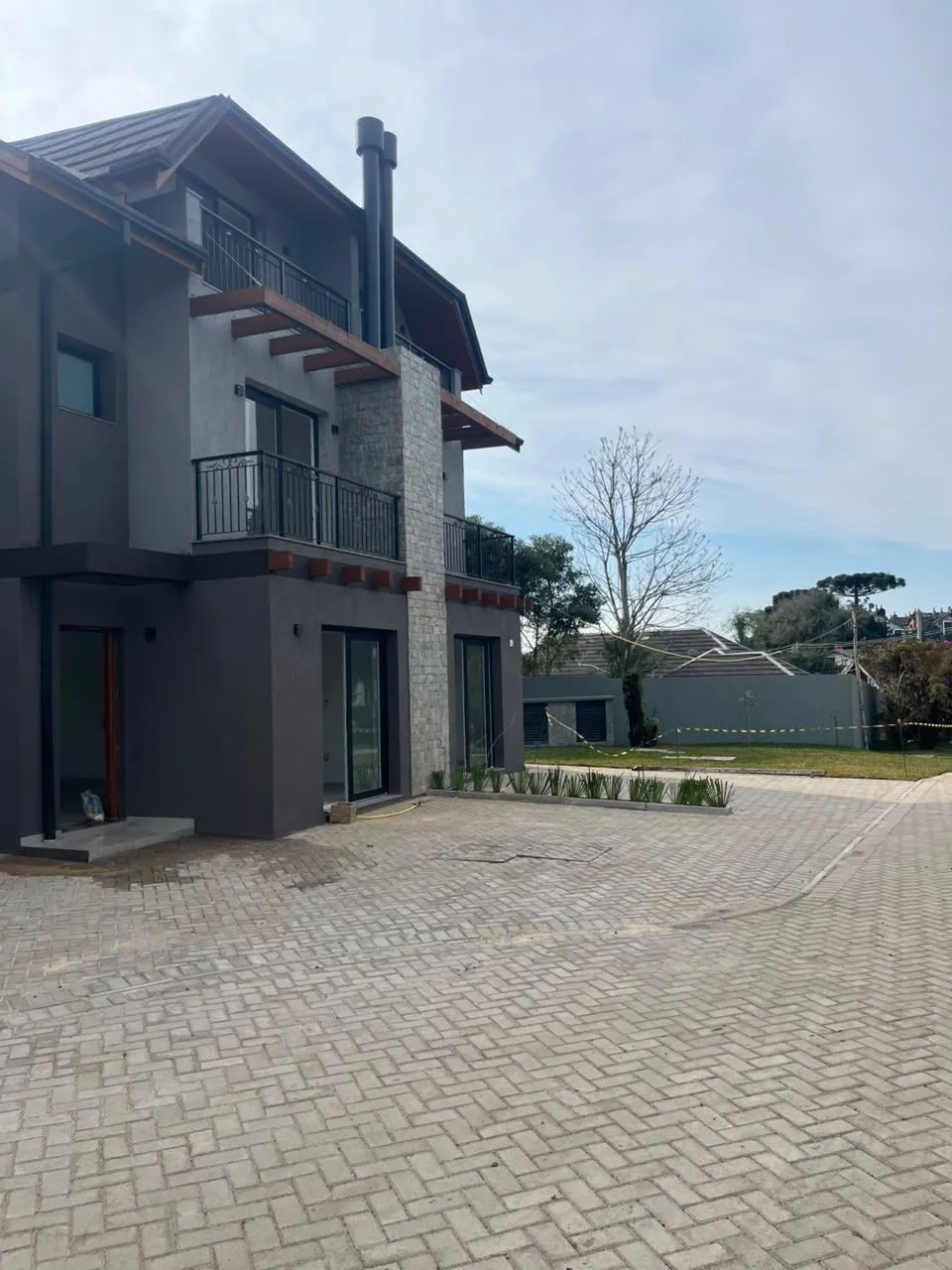 Sobrado Triplex para venda no bairro SANTA TEREZINHA em Canela