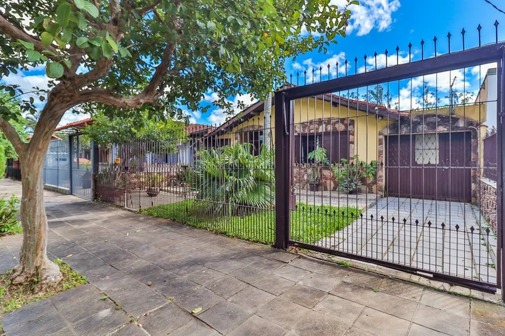 Casa para venda no bairro Rubem Berta em Porto Alegre