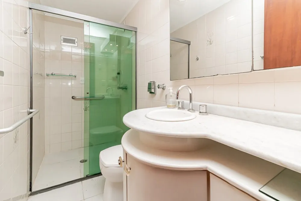 Apartamento para venda no bairro Vila Ipiranga em Porto Alegre