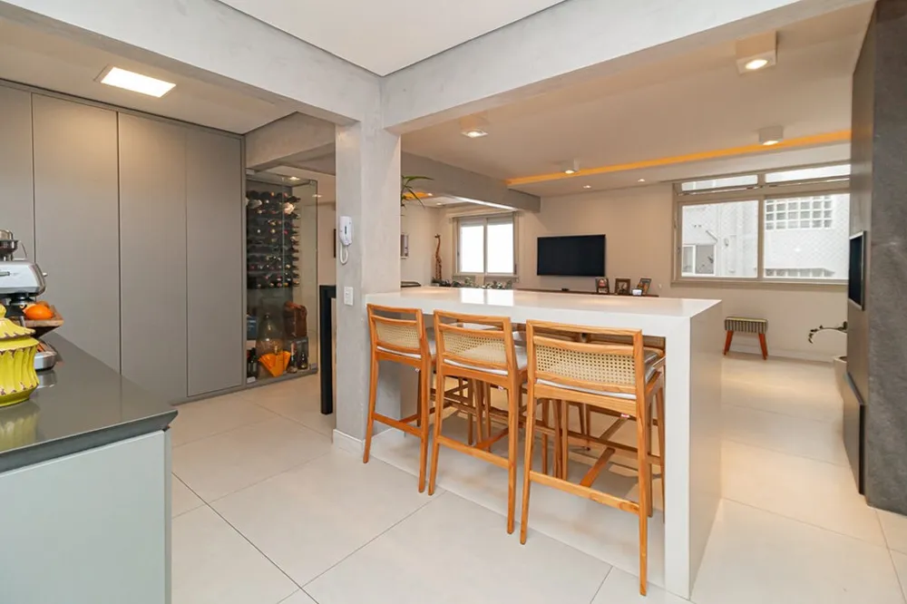 Apartamento para venda no bairro Moinhos de Vento em Porto Alegre