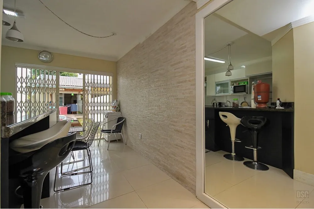 Casa para venda no bairro Guarujá em Porto Alegre