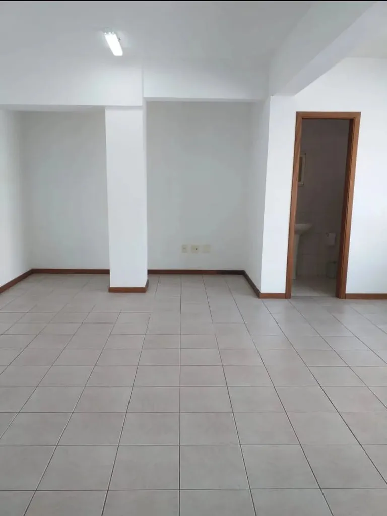 Sala para venda no bairro Passo da Areia em Porto Alegre