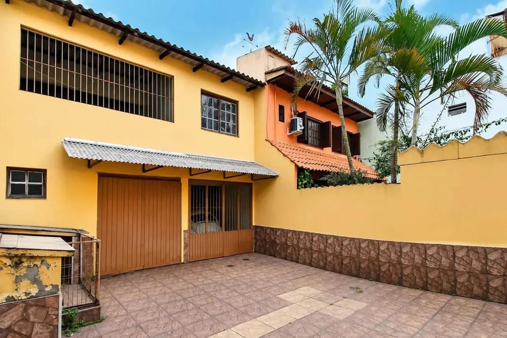 Casa para venda no bairro Santa Cecília em Porto Alegre