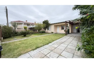 Casa para venda no bairro Centro em Xangri-Lá