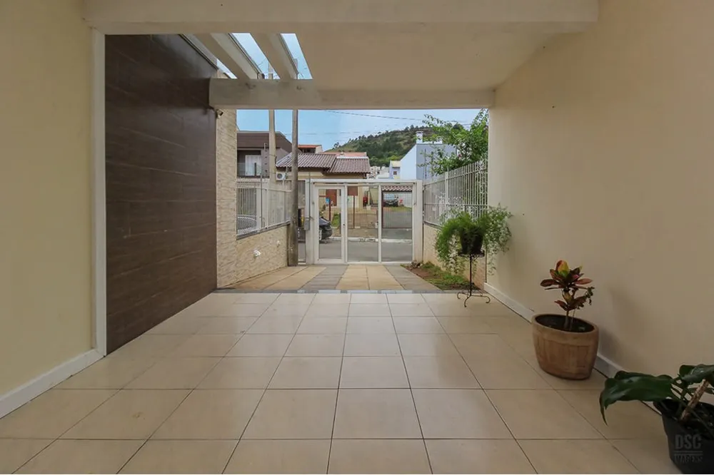 Casa para venda no bairro Guarujá em Porto Alegre