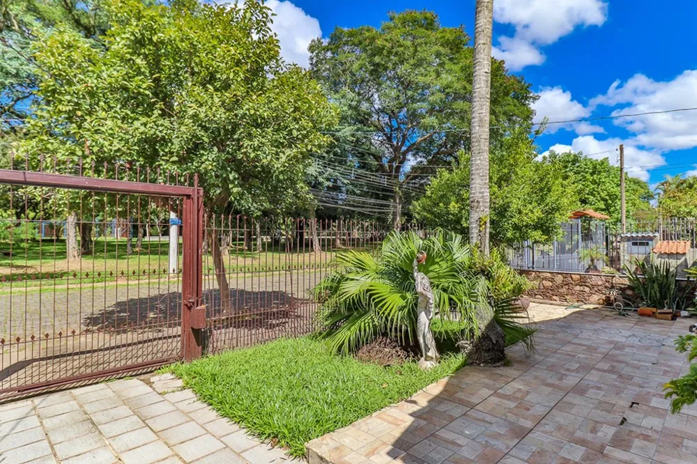 Casa para venda no bairro Rubem Berta em Porto Alegre