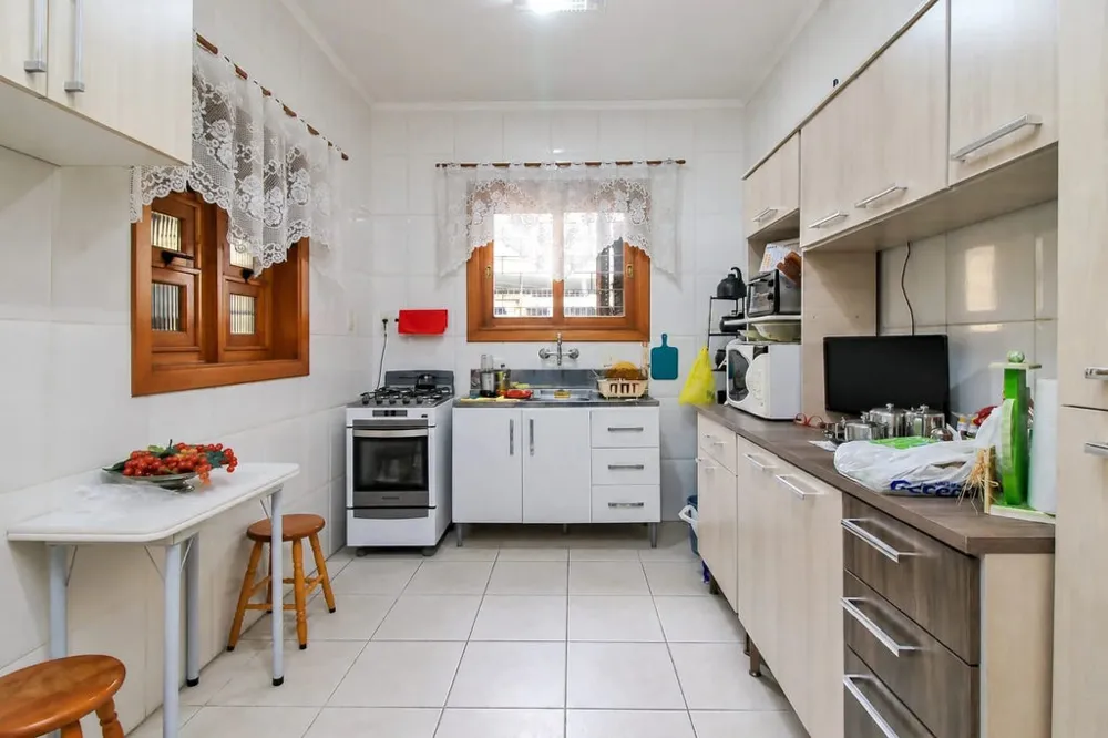 Casa para venda no bairro Santa Cecília em Porto Alegre
