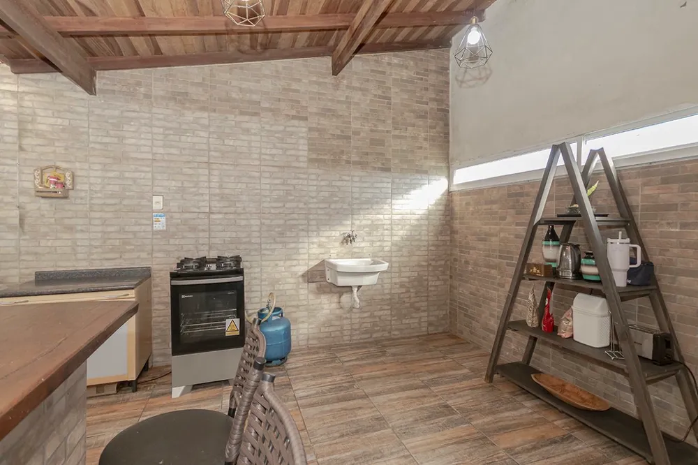 Casa para venda no bairro Guarujá em Porto Alegre