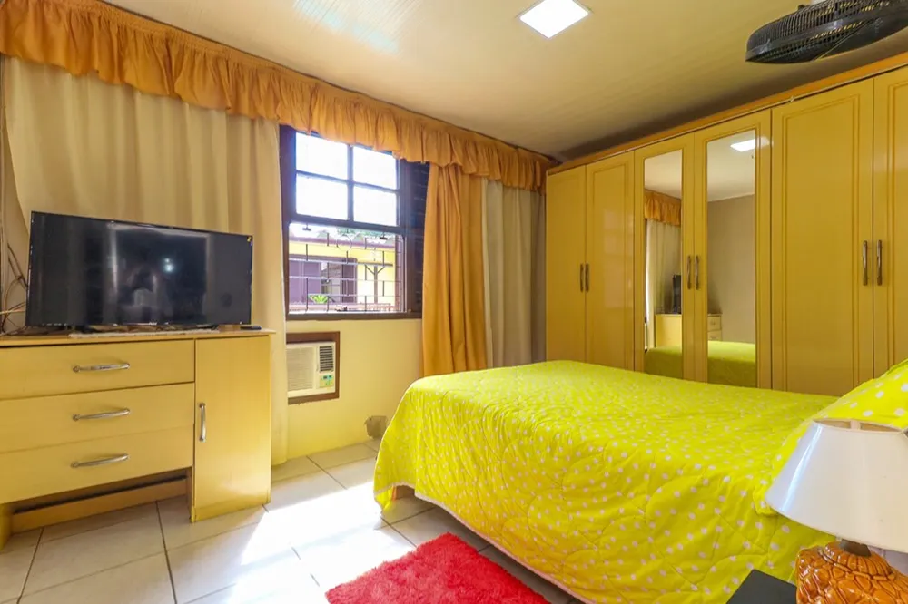 Casa para venda no bairro Rubem Berta em Porto Alegre