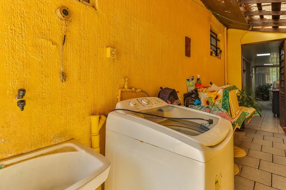 Casa para venda no bairro Rubem Berta em Porto Alegre