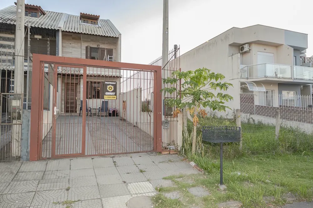 Casa para venda no bairro Guarujá em Porto Alegre