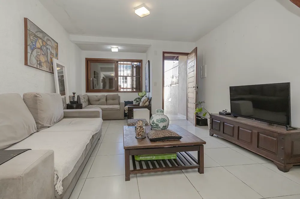 Casa para venda no bairro Guarujá em Porto Alegre