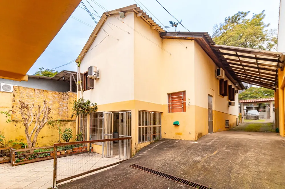 Casa para venda no bairro Vila Ipiranga em Porto Alegre