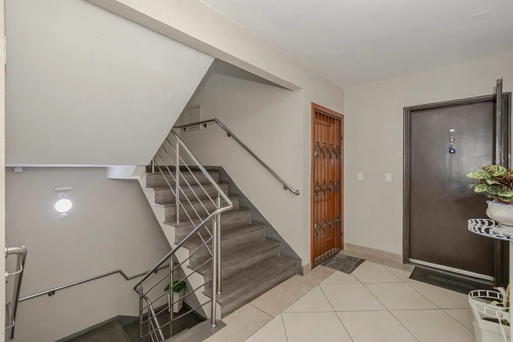 Apartamento para venda no bairro Vila Ipiranga em Porto Alegre