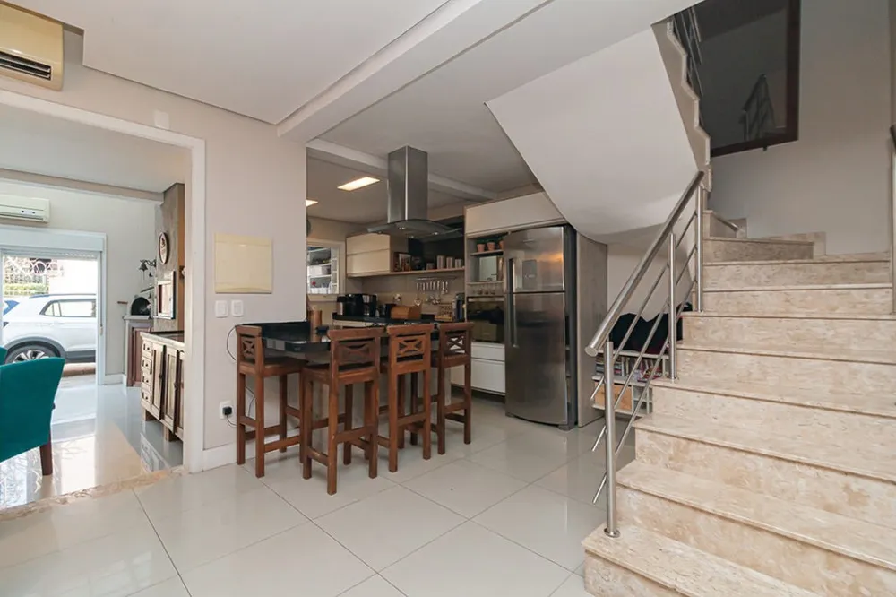 Casa para venda no bairro Guarujá em Porto Alegre