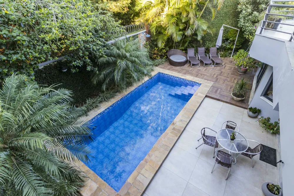 Casa para venda no bairro Chácara das Pedras em Porto Alegre
