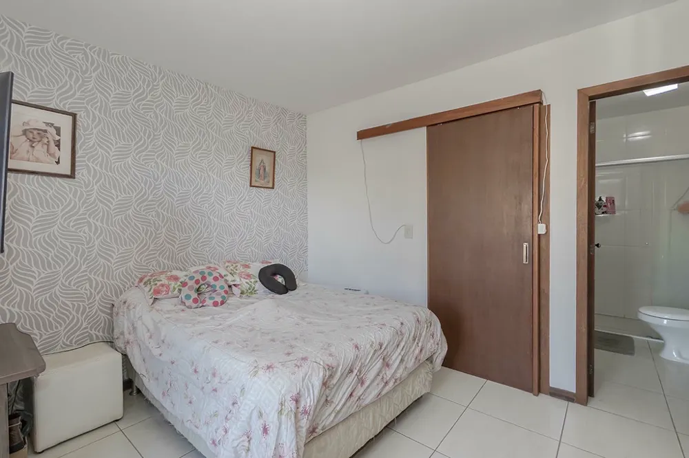 Casa para venda no bairro Guarujá em Porto Alegre