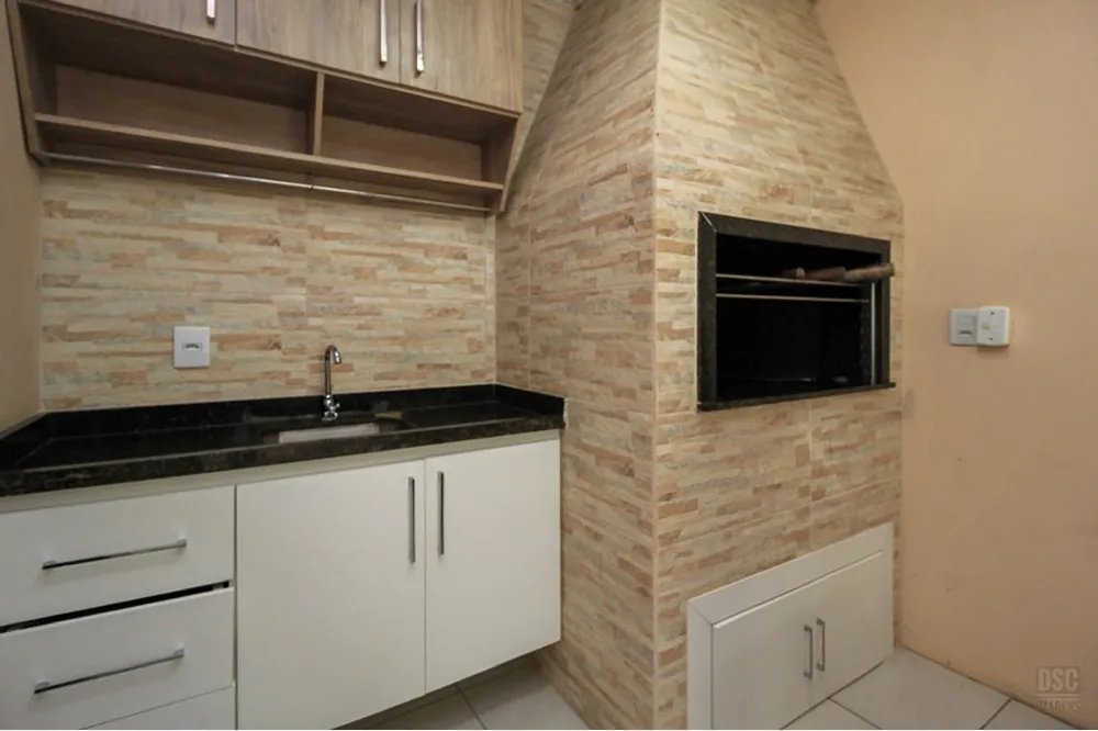 Casa para venda no bairro Guarujá em Porto Alegre