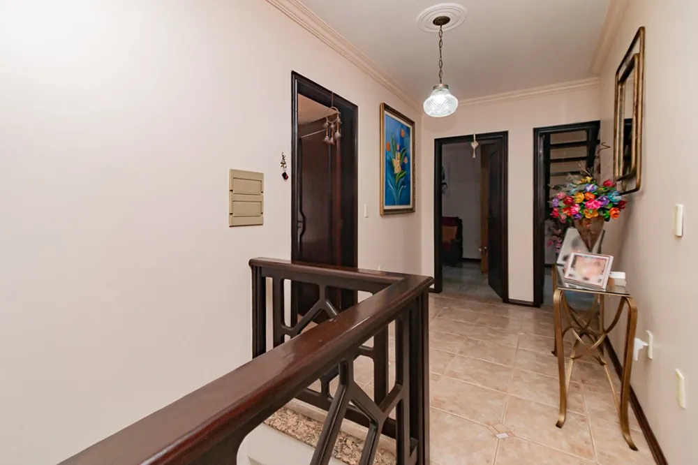 Casa para venda no bairro Jardim Itu Sabará em Porto Alegre