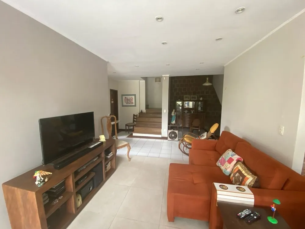 Casa para venda no bairro Jardim do Salso em Porto Alegre