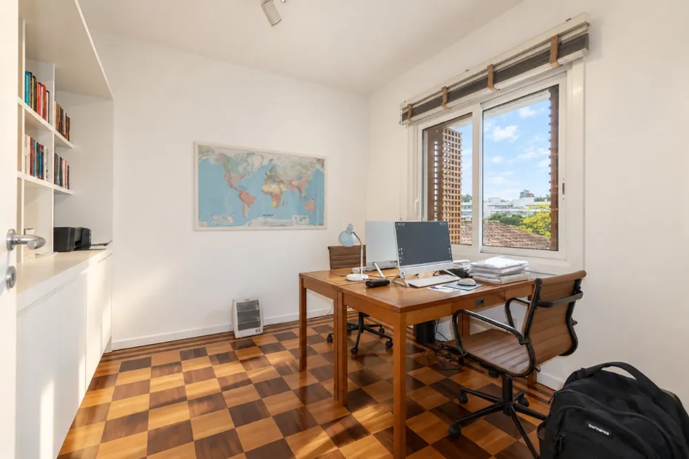 Casa para venda no bairro Três Figueiras em Porto Alegre
