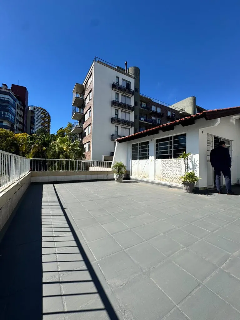 Casa para venda no bairro Menino Deus em Porto Alegre