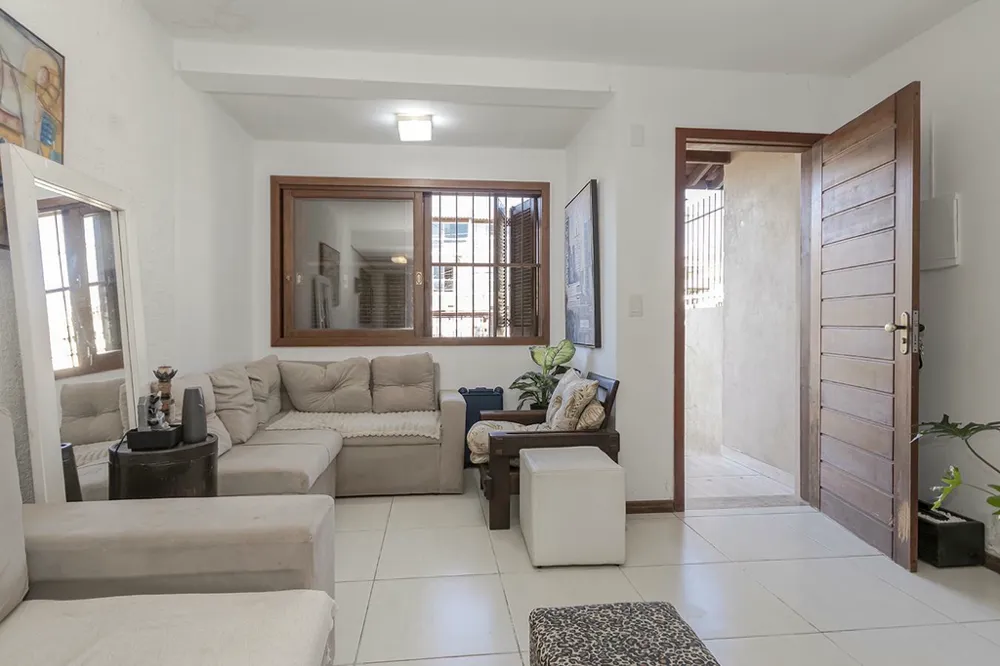 Casa para venda no bairro Guarujá em Porto Alegre
