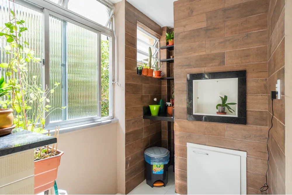Apartamento para venda no bairro Medianeira em Porto Alegre