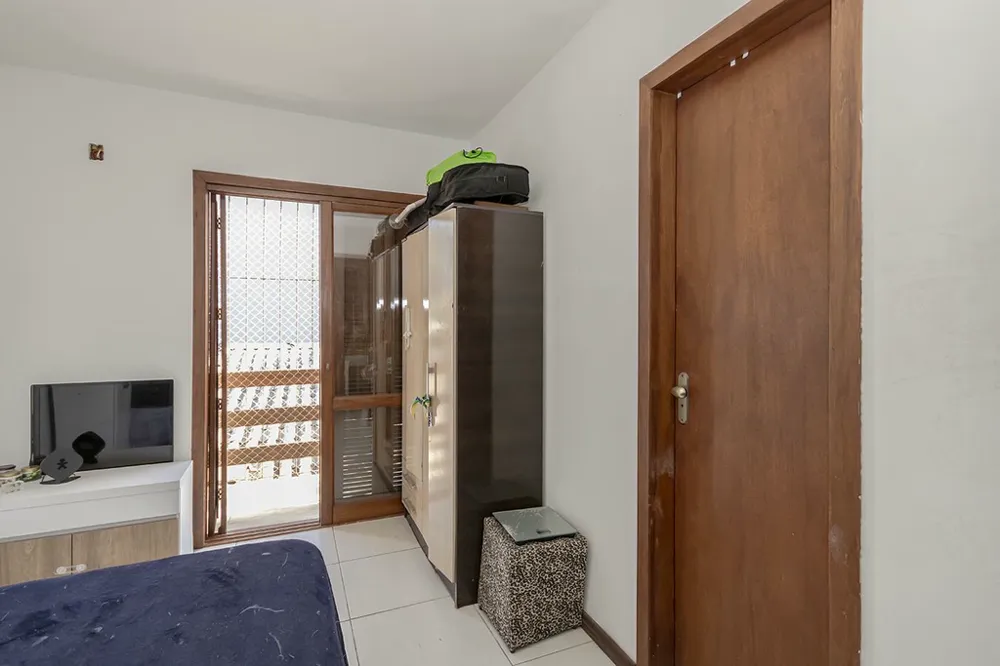 Casa para venda no bairro Guarujá em Porto Alegre