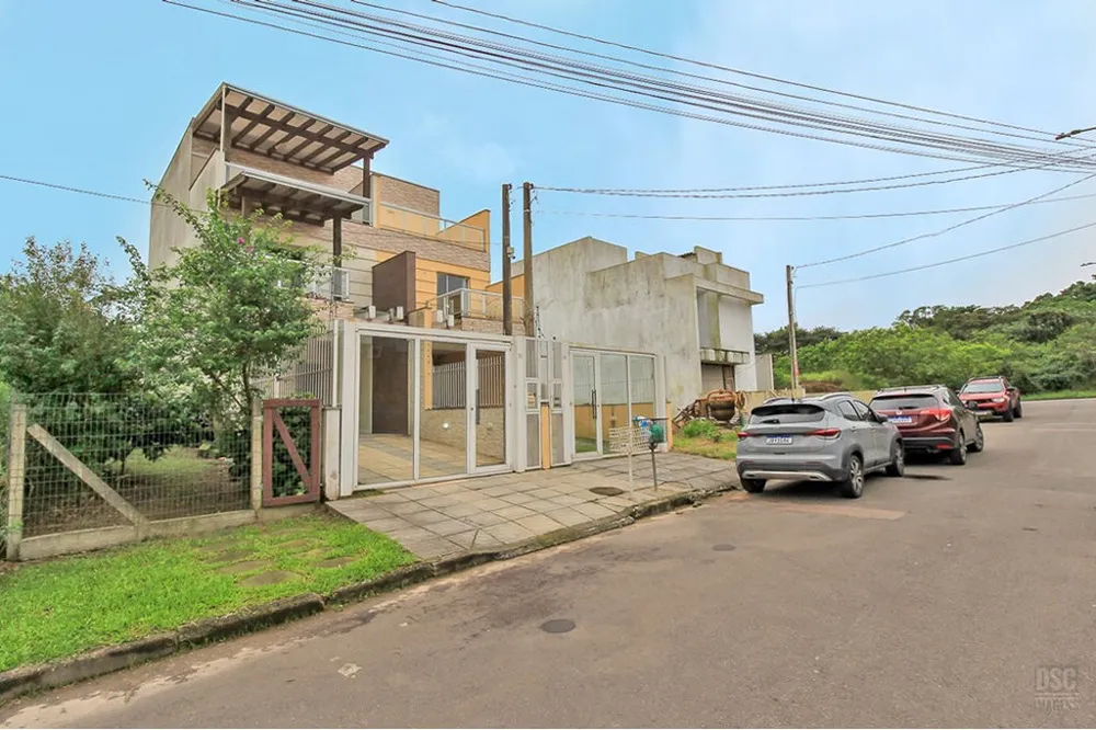 Casa para venda no bairro Guarujá em Porto Alegre