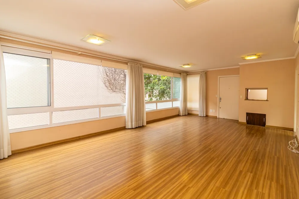 Apartamento para venda no bairro Moinhos de Vento em Porto Alegre