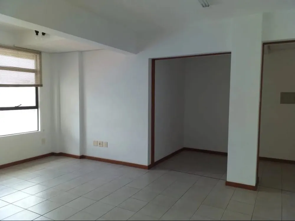 Sala para venda no bairro Passo da Areia em Porto Alegre