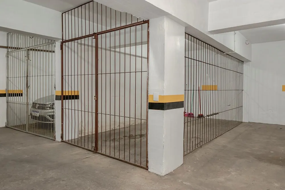 Apartamento para venda no bairro Vila Ipiranga em Porto Alegre