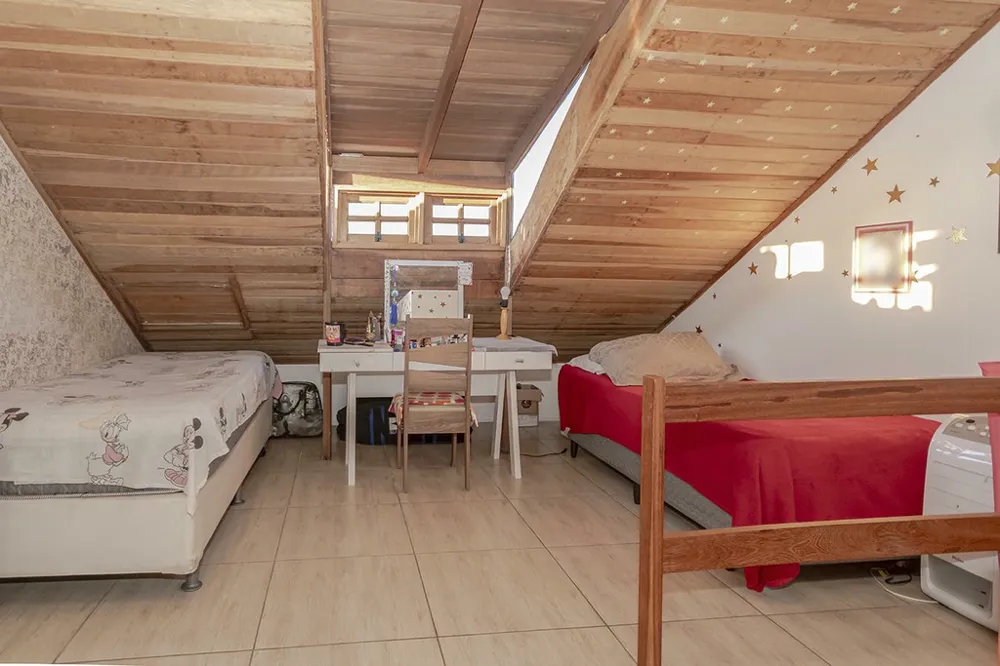 Casa para venda no bairro Guarujá em Porto Alegre
