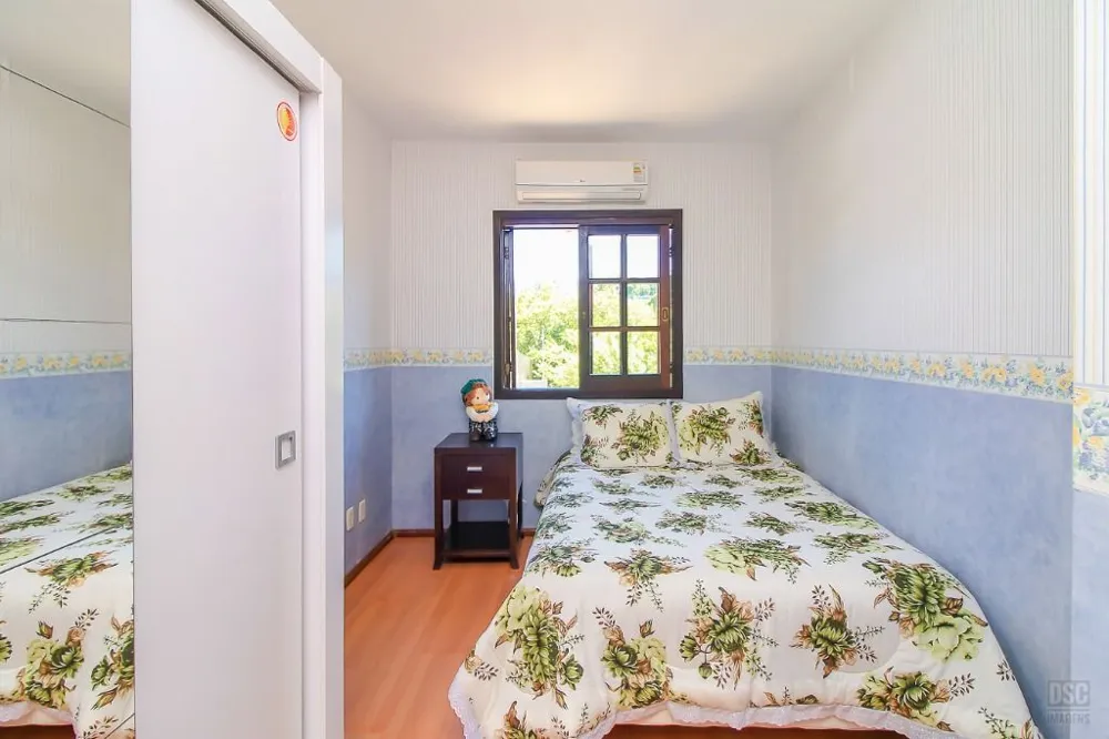 Casa para venda no bairro Cavalhada em Porto Alegre