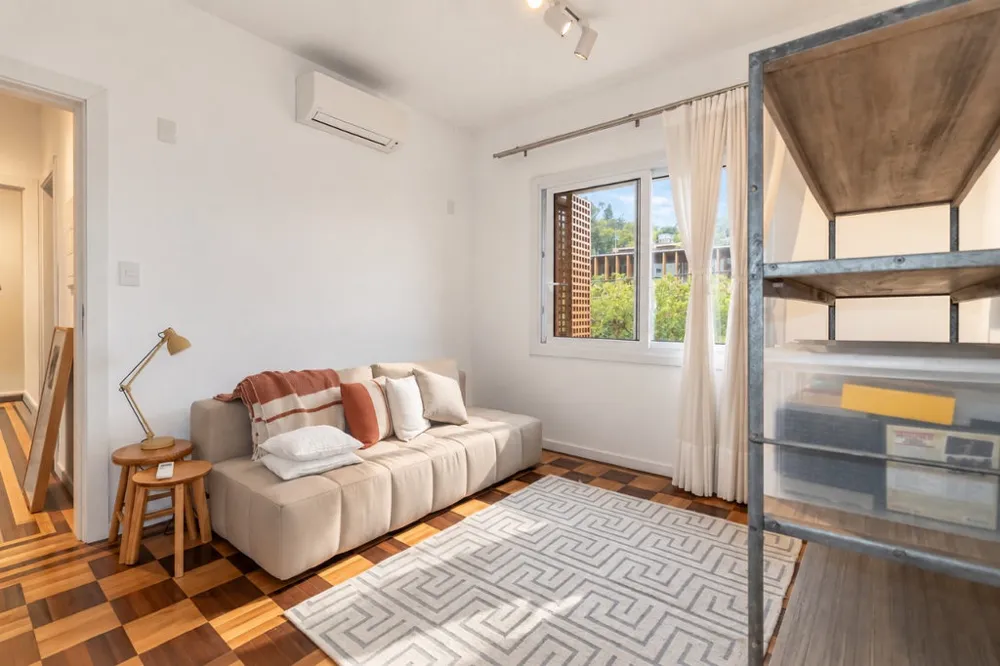 Casa para venda no bairro Três Figueiras em Porto Alegre