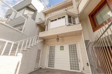 Casa para venda no bairro Chácara das Pedras em Porto Alegre