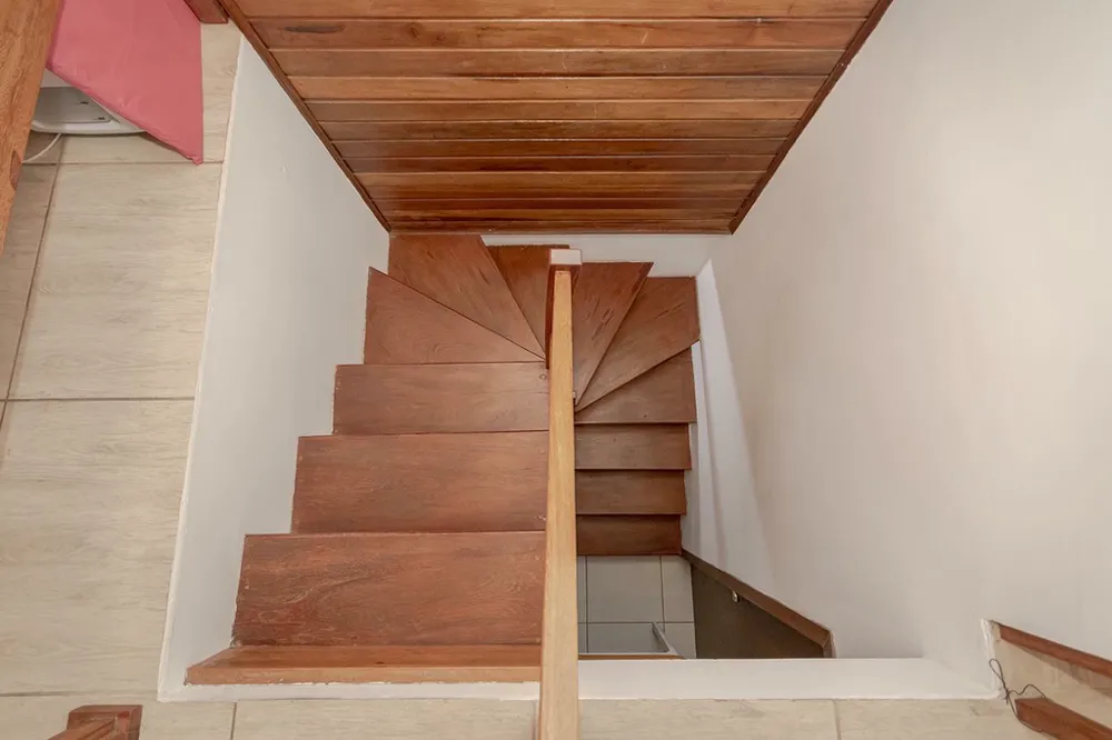 Casa para venda no bairro Guarujá em Porto Alegre
