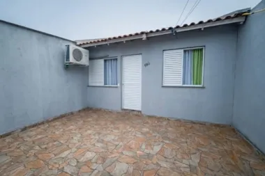 Casa para venda no bairro Guajuviras em Canoas
