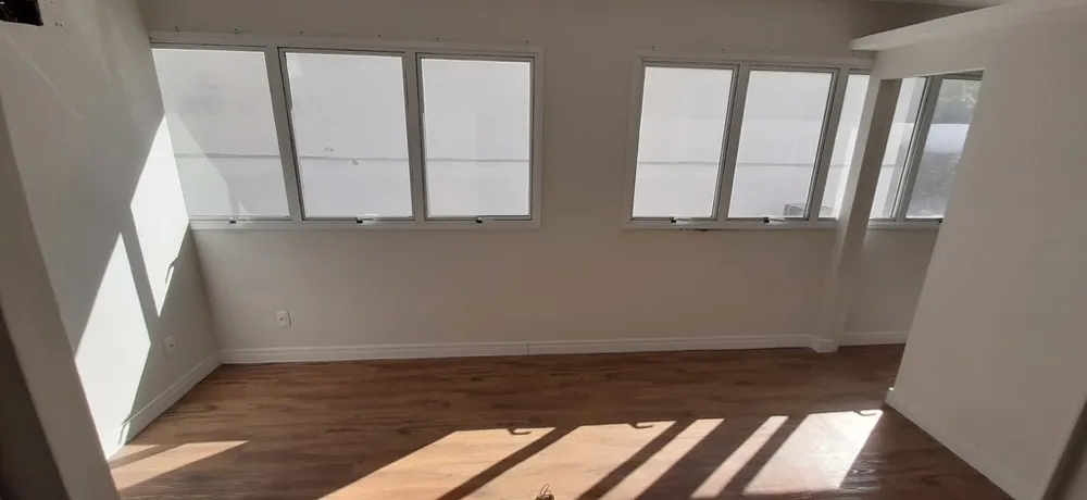 Sala para venda no bairro Menino Deus em Porto Alegre