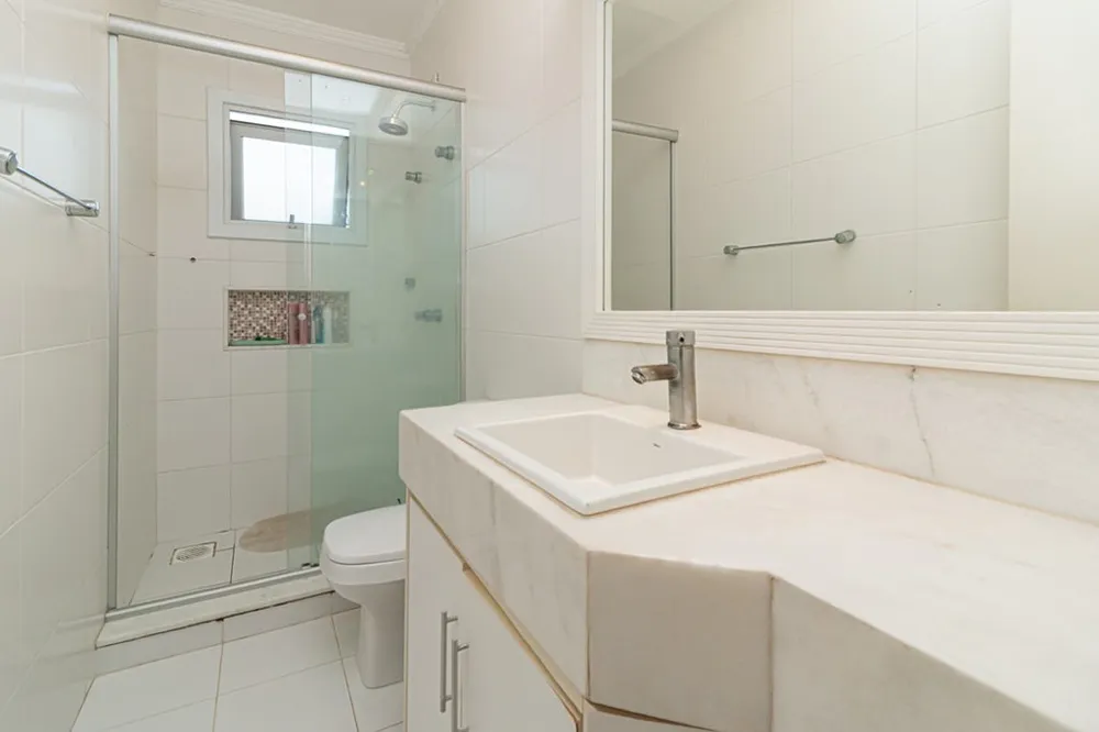 Casa para venda no bairro Guarujá em Porto Alegre